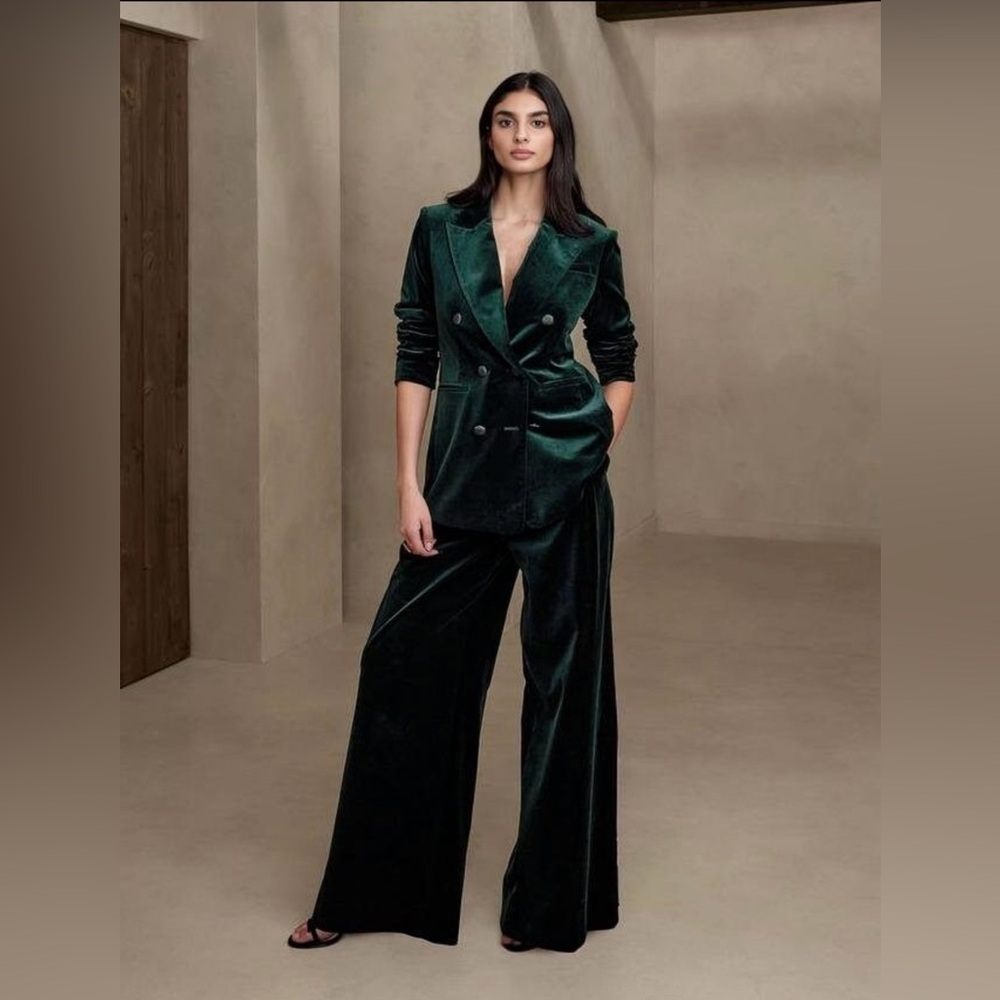 Banana Republic Veluro Oversized Velvet Blazer in Dark Teal Green, size 0
